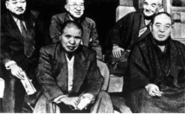 前排左一即為兒玉譽士夫（攝於1970年代）來源：維基百科