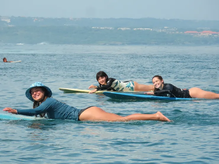 在 channel 等浪還笑的出來的我