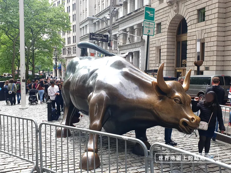 華爾街銅牛正面照