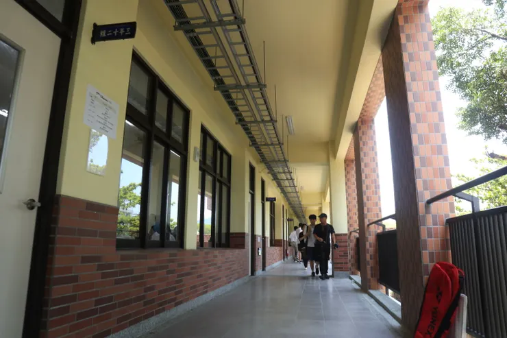 雄中新穎的第七棟校舍