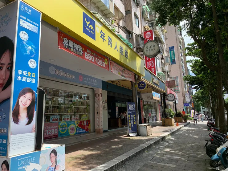 開始出現各式營業店家了，真棒！💛🧡❤️