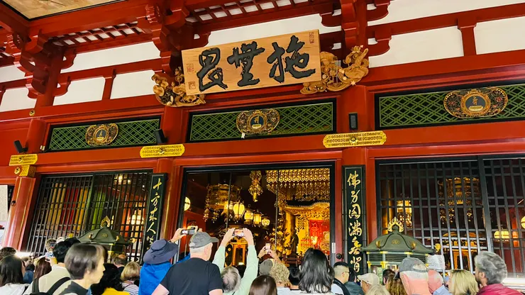 抱持著虔誠的心參拜完。