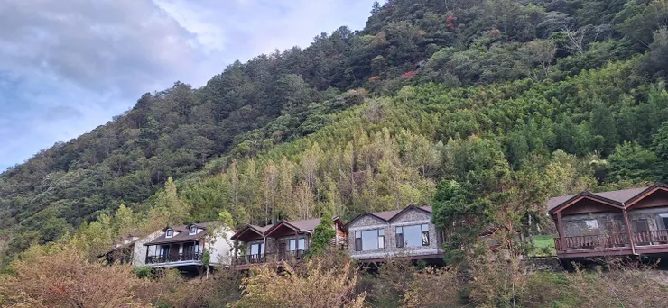 其中一排的小木屋