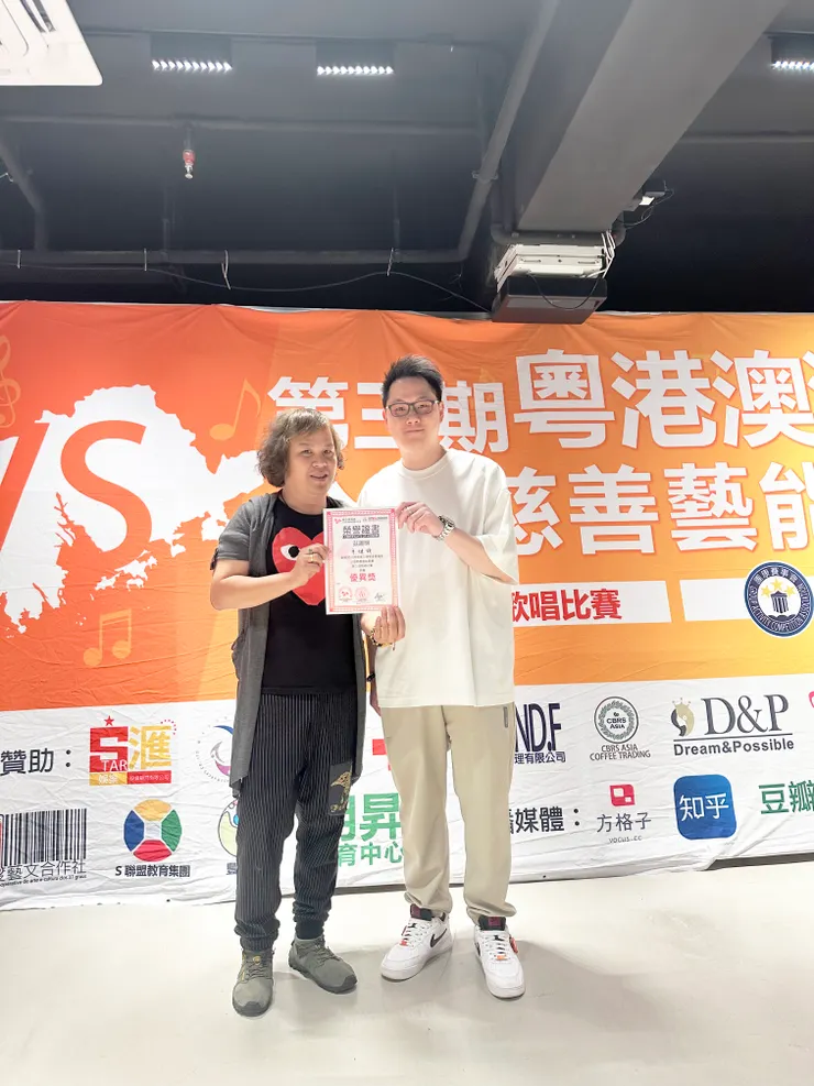 優異獎：卓鍵鋒(右)