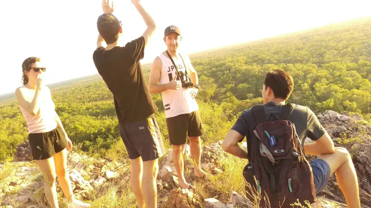 跟房東蹭車旅遊,開車的人是房東上班的主管
