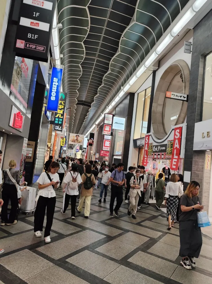 血拚的路上人滿滿