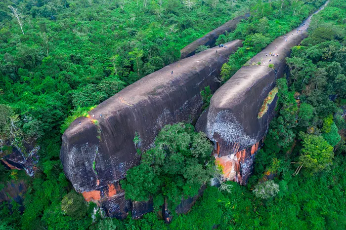 【汶干府】三鯨石（หินสามวาฬ / Three Whale Rocks），圖片取自 Kapook Travel