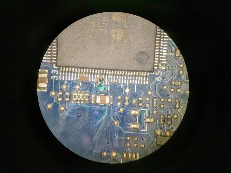 修補完畢後，還要上綠漆做保護。