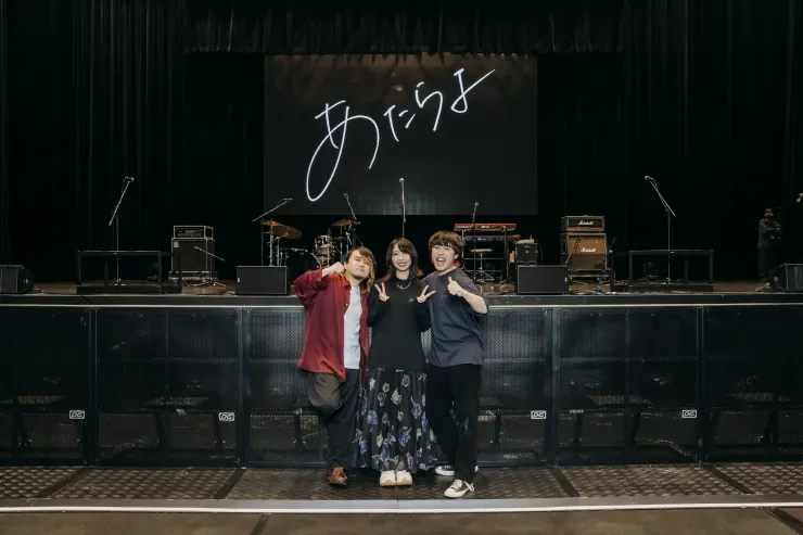 圖源:必應創造提供 左起:貝斯手 Takeo/主唱 Hitomi/吉他手 Marcy