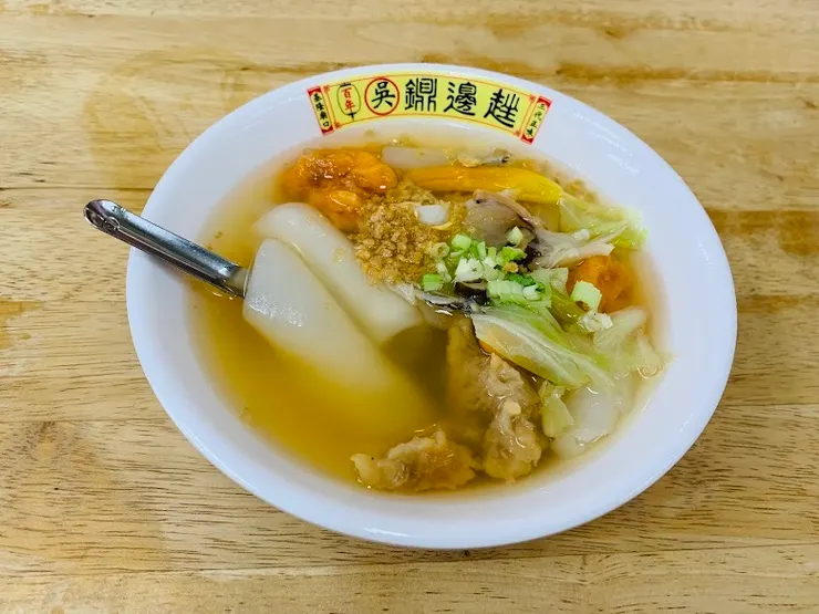 吳家鐤邊趖（圖片截圖於網路）