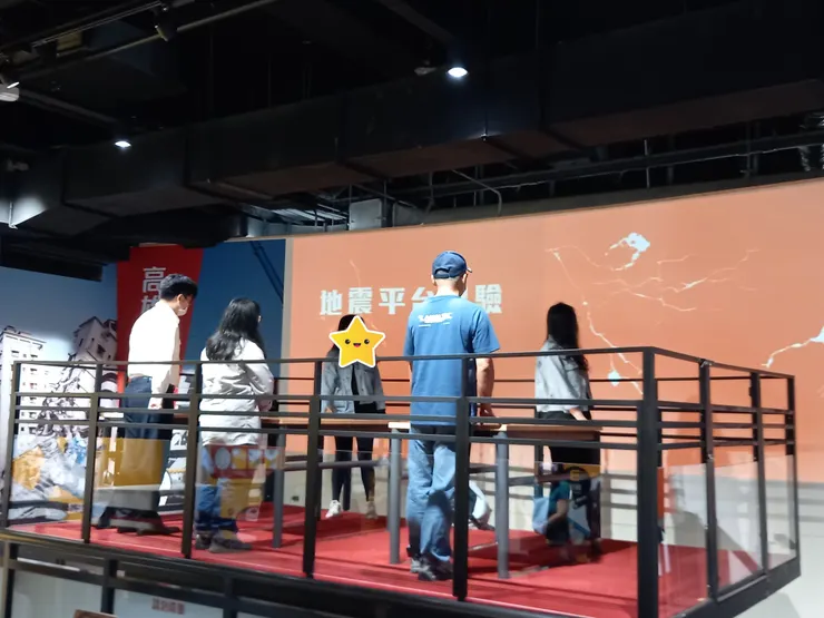 這是桃園八德防災教育館的地震體驗平台!