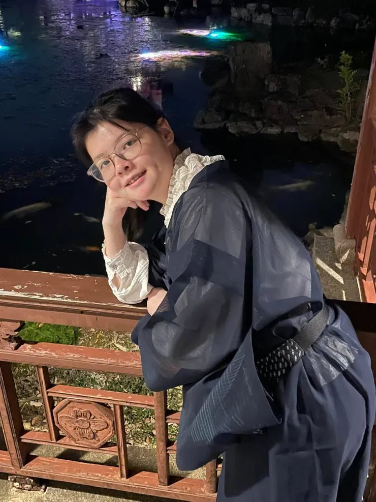 福州園是那霸境內久米町的閩南式庭院，紀念當年閩人三十六姓移民琉球的歷史。圖為筆者在福州園一角拍攝的個人獨照。