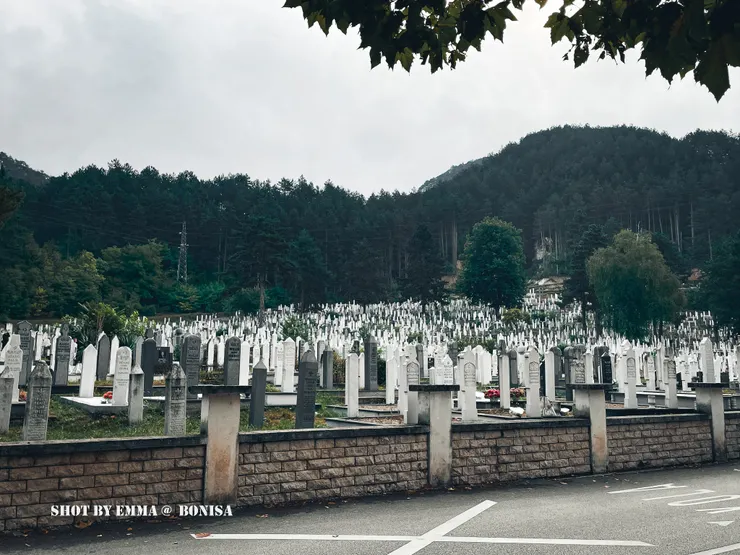 因戰爭過世的軍民塚。