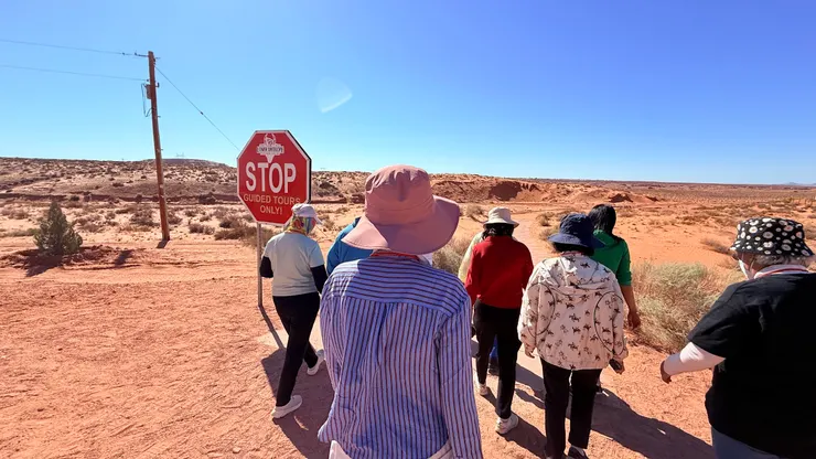 只有導覽團能進入