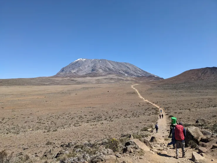 往Kibo山屋的路,還看不到山屋呢