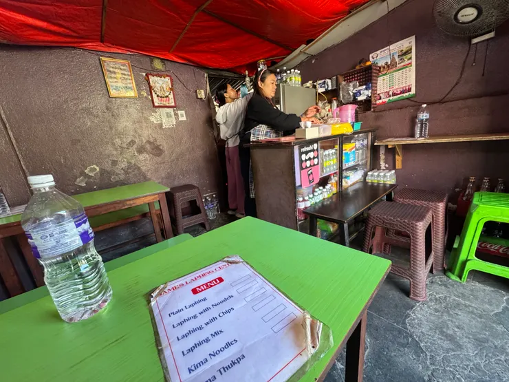 我的座位和菜單，廚房就在櫃臺