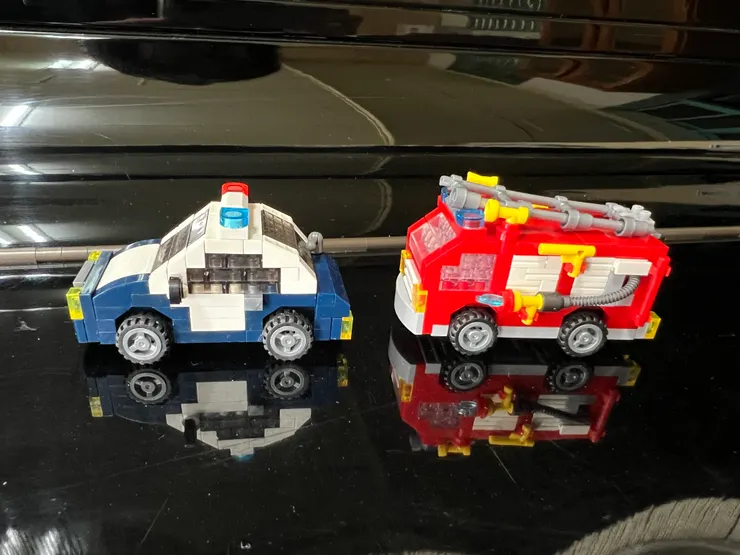 拼湊完成的積木車子，好可愛！