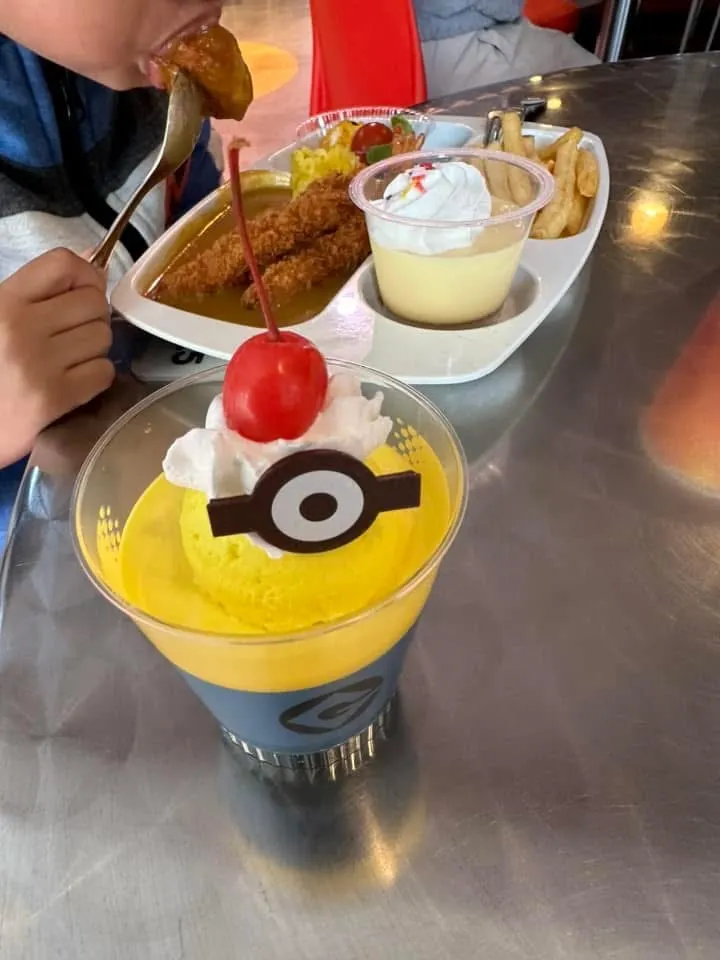 我最高興是坐下來吃飯;不會難吃,也不會很好吃,我們就是哪裡人最少往哪裡先去