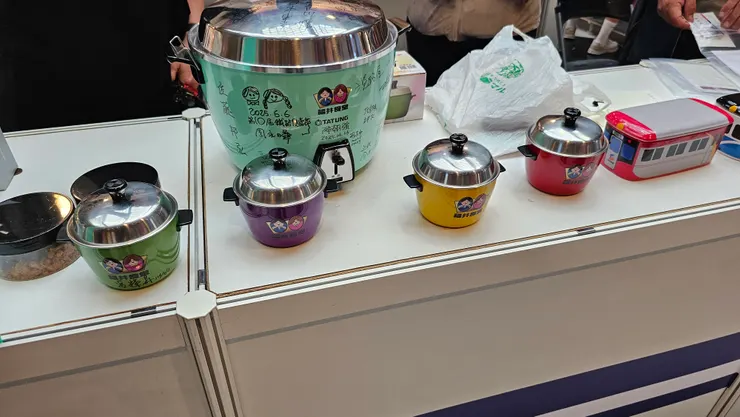 這是彰化福井食堂的大同電鍋造型鐵路便當!真的超可愛的啦!