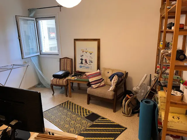 老是遇到這種客廳窗戶超小的客廳