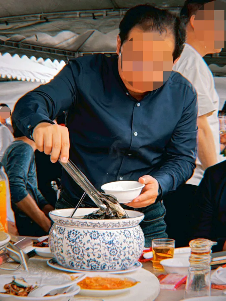 色彩繽紛的生魚片拼盤與暖胃的烏骨雞湯，是婚宴最棒的開場。