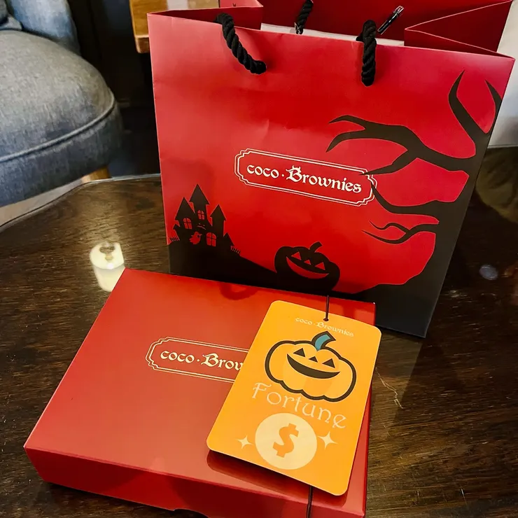 從紙袋到小卡,都很有氛圍的萬聖節限定禮盒