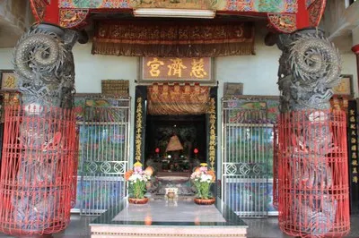 莊嚴的龍柱(圖片截圖於網路)