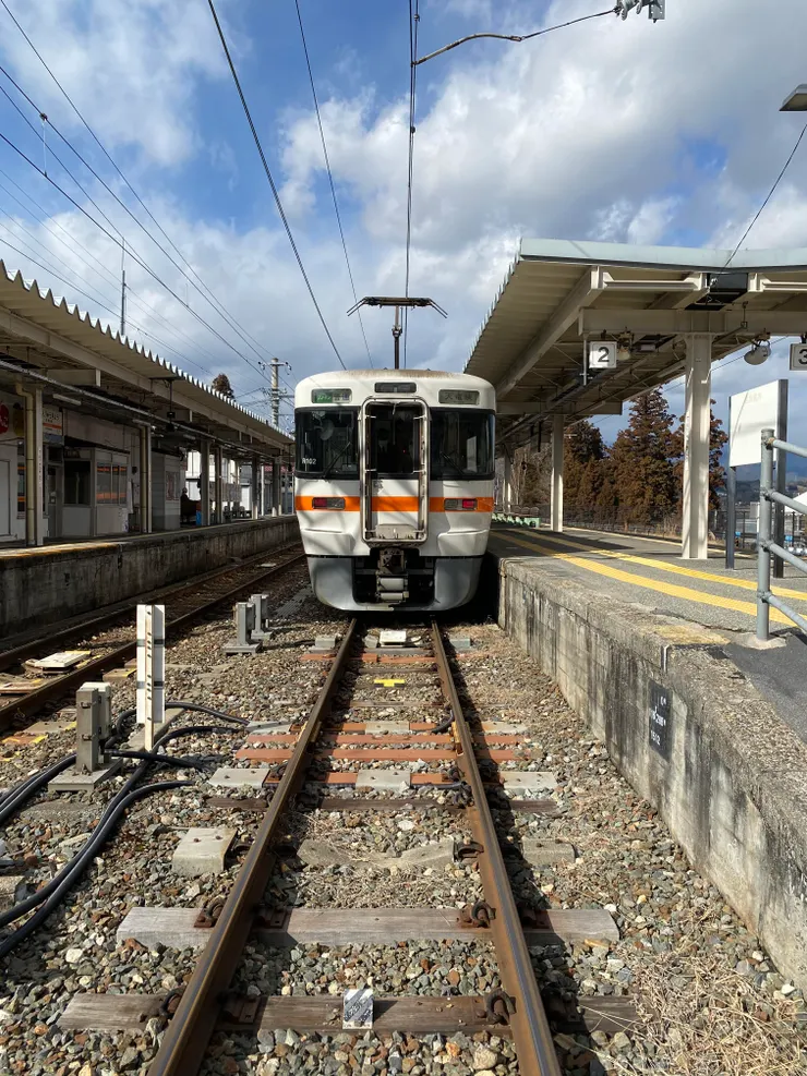 從天龍峽車站外的平交道拍列車