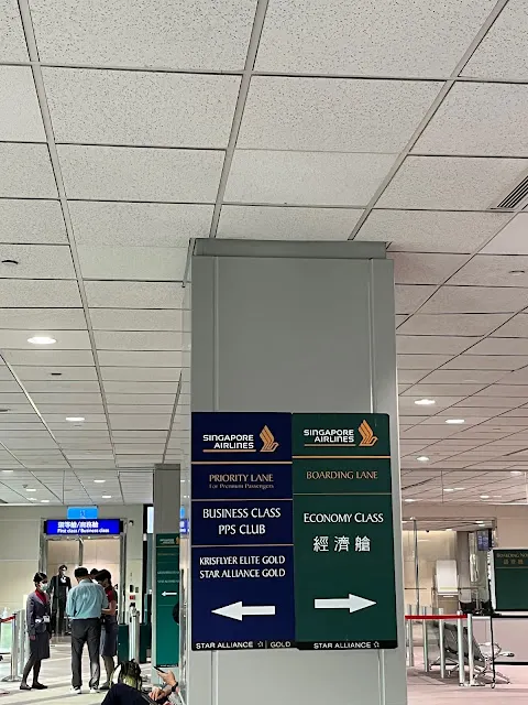 飛行日記(57) 新加坡航空 台北TPE - 新加坡SIN SQ879