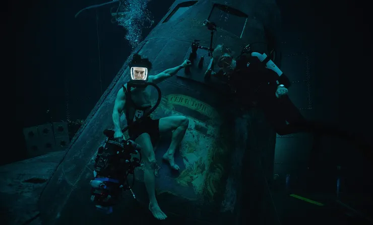 潛海段落帶來幽閉感 但也少了諜報動作片的驚險刺激