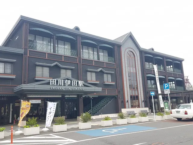 現在的JR九州田川伊田驛，樓上附有旅館設施