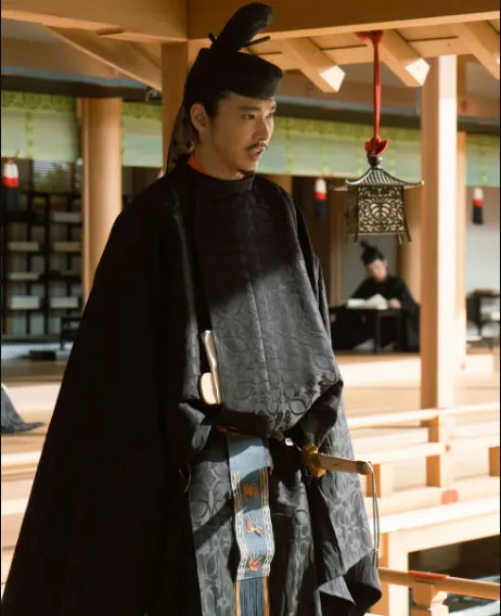 身著黑束帶的道長，照片出自NHK