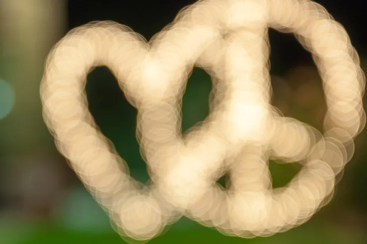 五維度的世界，是一個什麼物質都沒有，只有愛與平和的地方