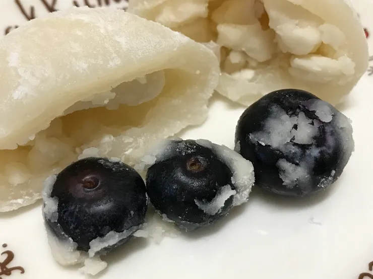 真的有三顆藍莓，跟外包裝上的照片相符