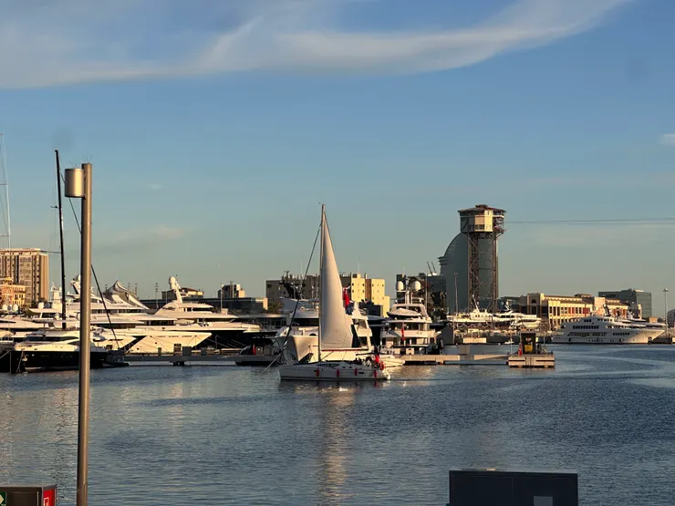 巴塞隆納的港口，高級的帆船跟遊艇！