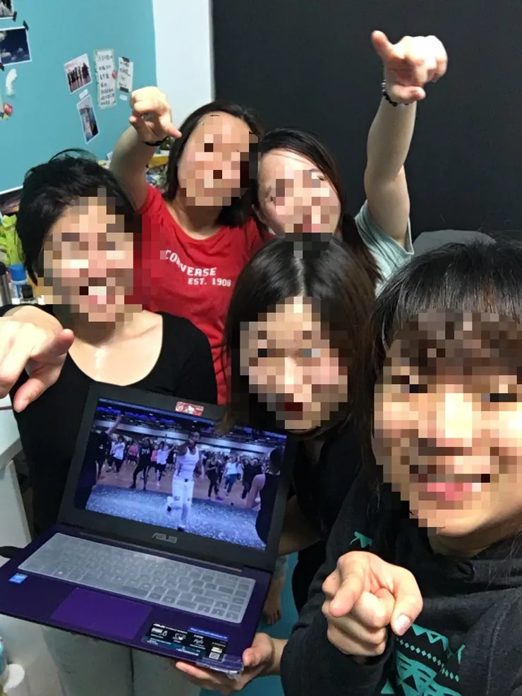 看我們香汗淋漓