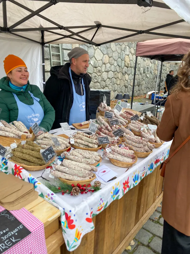 ▲風味各異的捷克臘腸，有起司口味、牛肉口味、鴨肉口味，和傳統豬肉口味…等。