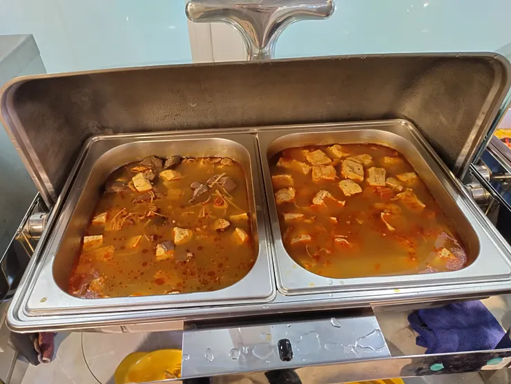 麻辣鴨血臭豆腐