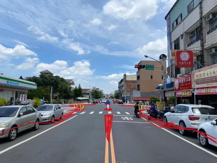 路口人行道外推，杜絕轉角違停