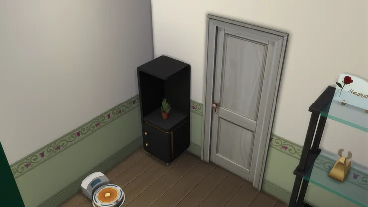 一有空間我便放櫃子，絕不浪費每吋空間。這個櫃子用來放掃地機械人的替換品等。