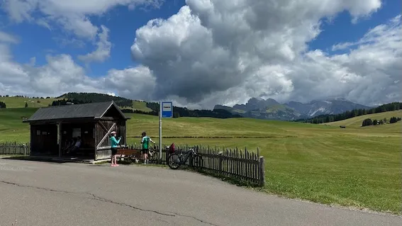 休斯高原的一個巴士站