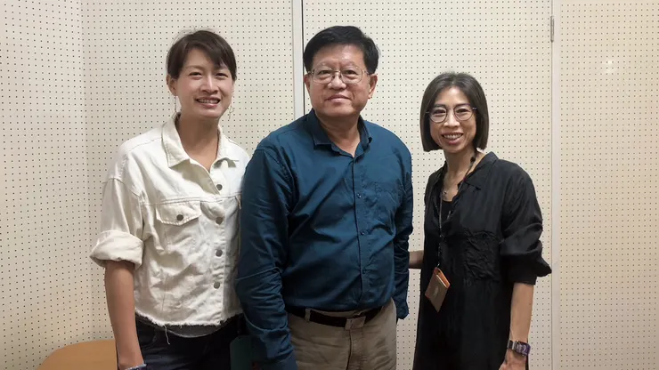 左起：水晶聲波琴演奏家許嫚烜、資深音樂人王森地、金曲獎音樂製作人吳金黛