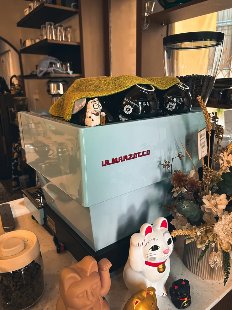 店裡的藍色義式機