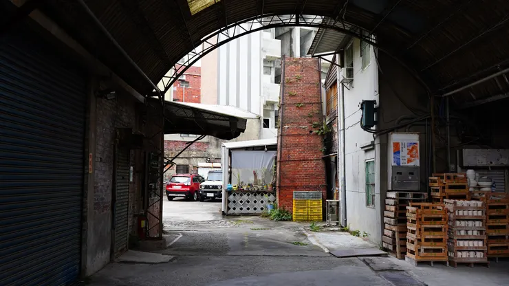 百年老煙囪所在的陶瓷工廠