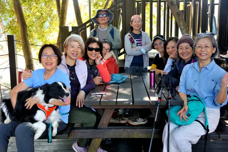 【林間幽徑不往孤寂通向歡聲笑語】