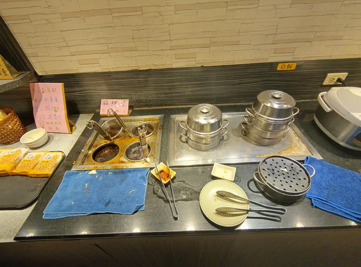 現燙麻辣燙 & 蒸餃