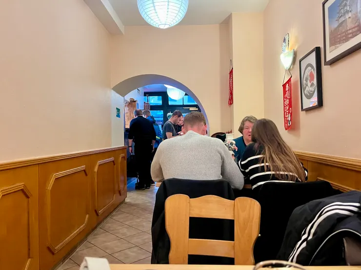 店內歐洲人不少