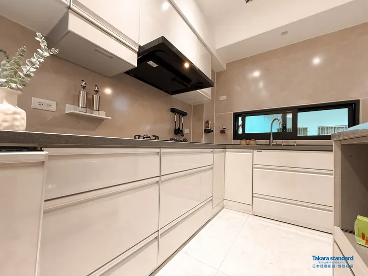 《takara廚具尺寸大公開》：日式廚具足元抽是什麼