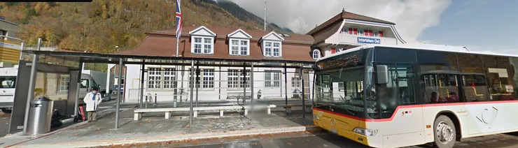 因特拉肯東站前公車站 (圖片來源：google map街景)