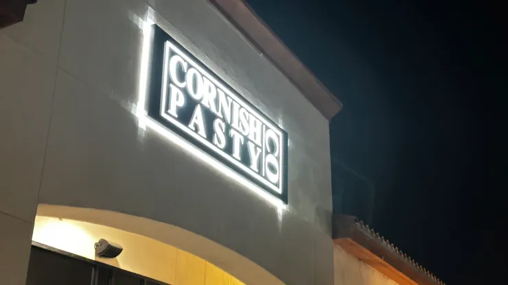 豬隊友很貼心的幫忙拍了扛棒，店門面請大家自行想像😊